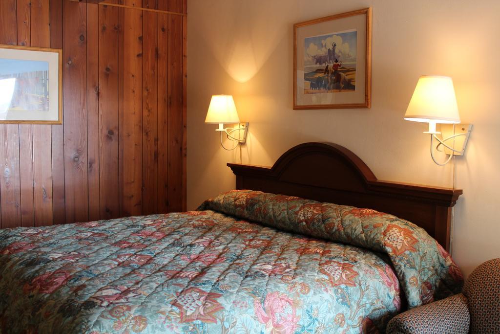 Trails End Motel Шеридан Екстериор снимка